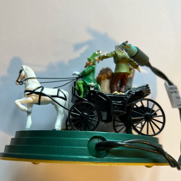Hallmark Wizard of Oz. Horse of a different color. - Picture 8 of 11